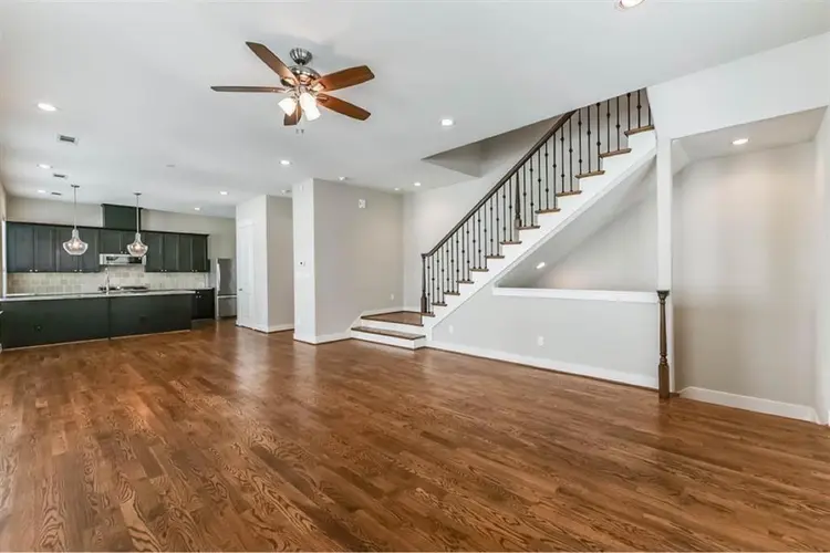 Private Bed plus Bath availablee