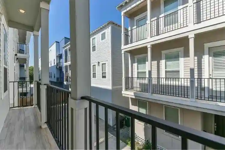 Private Bed plus Bath availablee