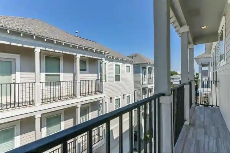 Private Bed plus Bath availablee