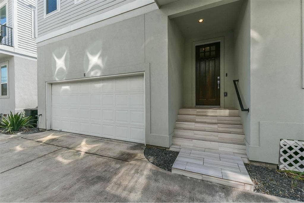 Private Bed plus Bath availablee