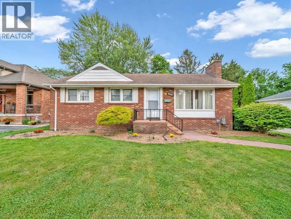 Upper unit in home in South Windsor