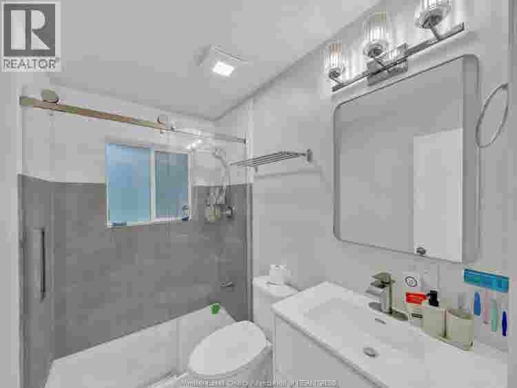 Upper unit in home in South Windsor