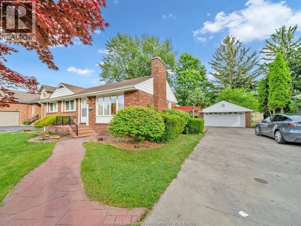 Upper unit in home in South Windsor