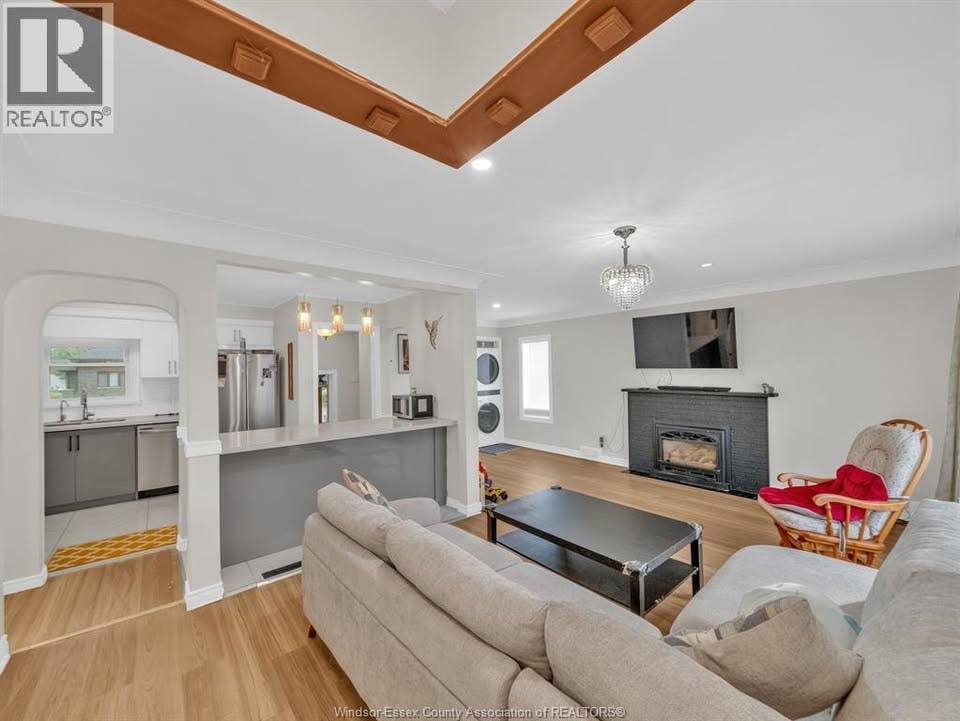 Upper unit in home in South Windsor