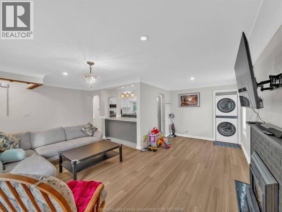 Upper unit in home in South Windsor