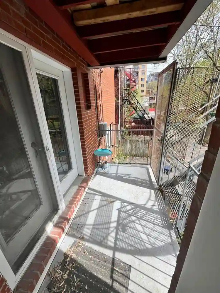 Furnished Downtown Studio Sublet