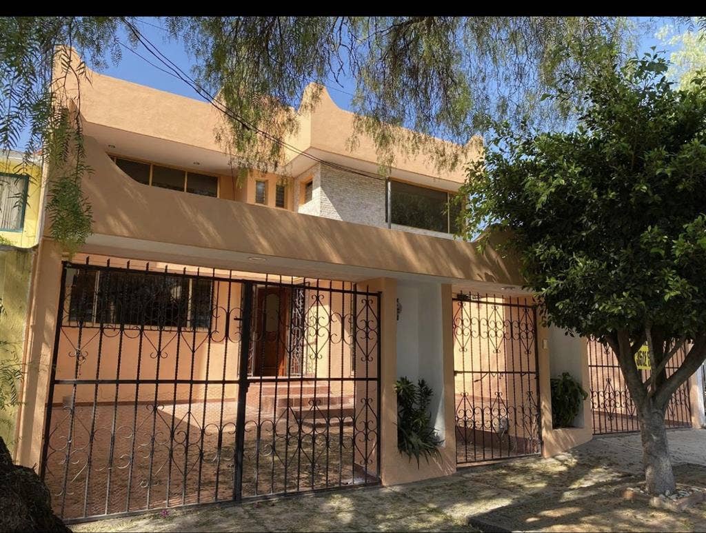 Renta de cuarto en satélite