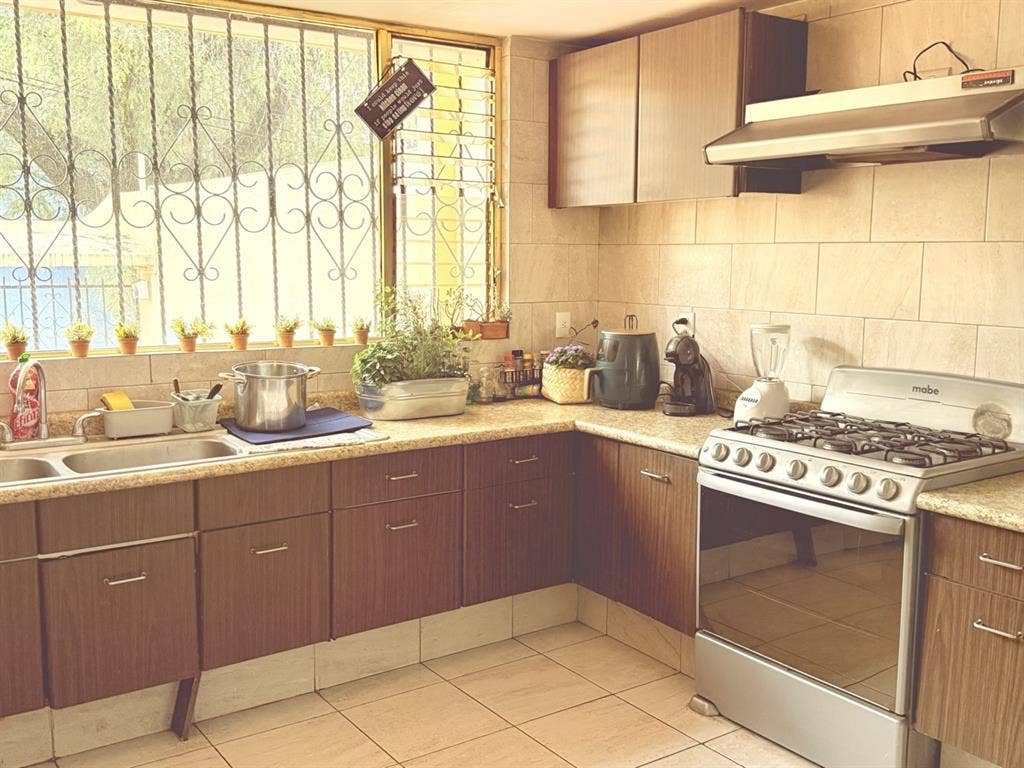 Renta de cuarto en satélite