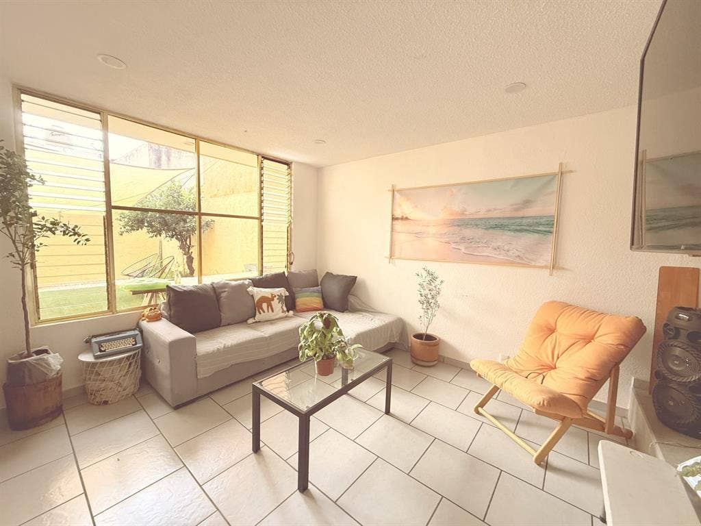 Renta de cuarto en satélite