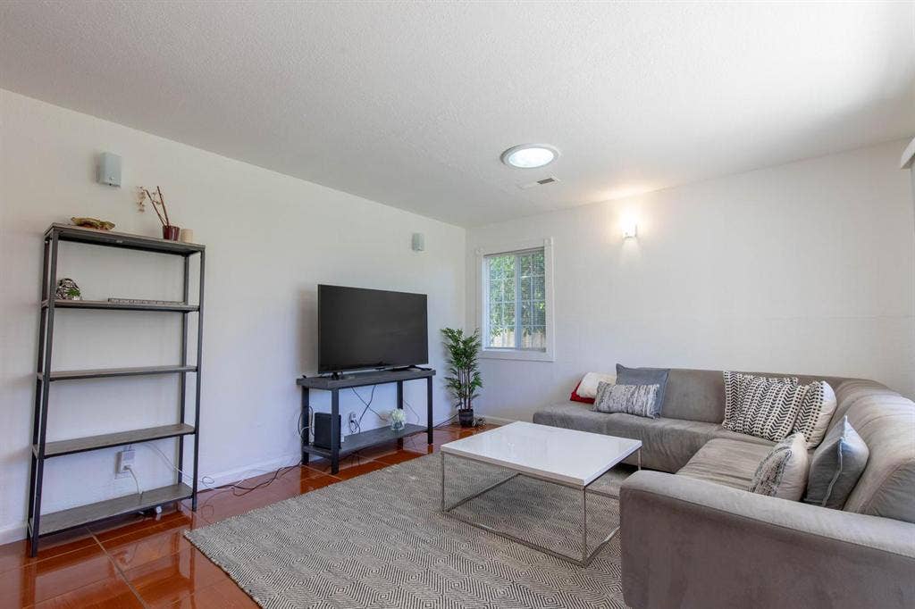 1 BR in Redwood City