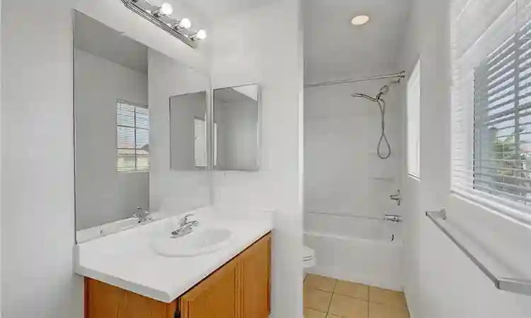 Room w/ private bath for rent in SW
