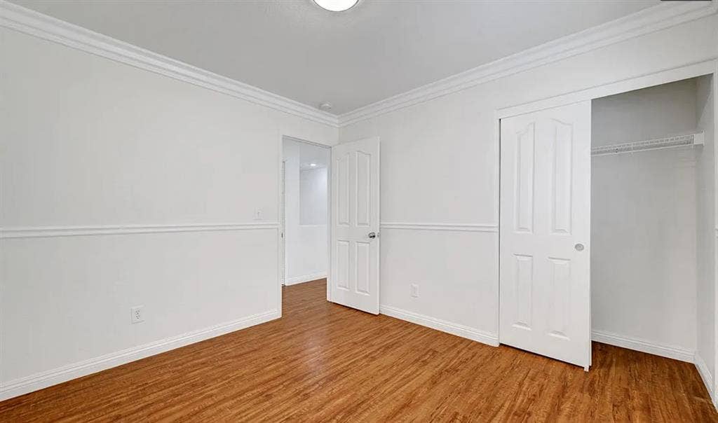 Room w/ private bath for rent in SW