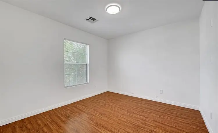 Room w/ private bath for rent in SW