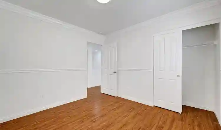 Room w/ private bath for rent in SW