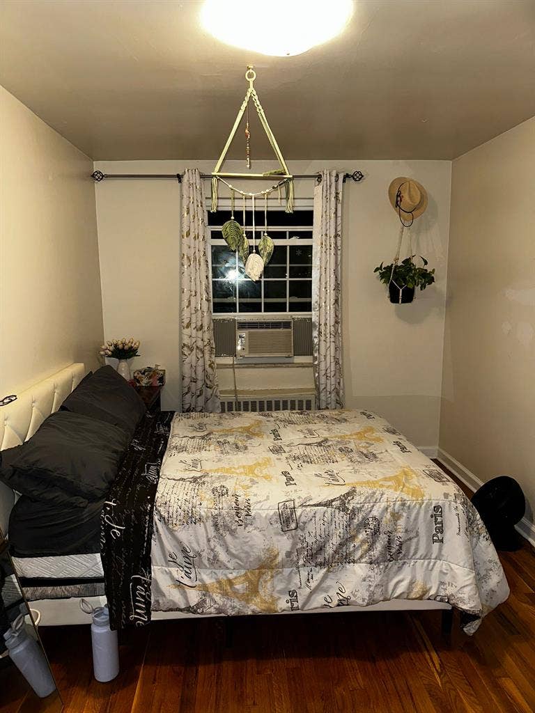 Furnished Big room near the 2 train