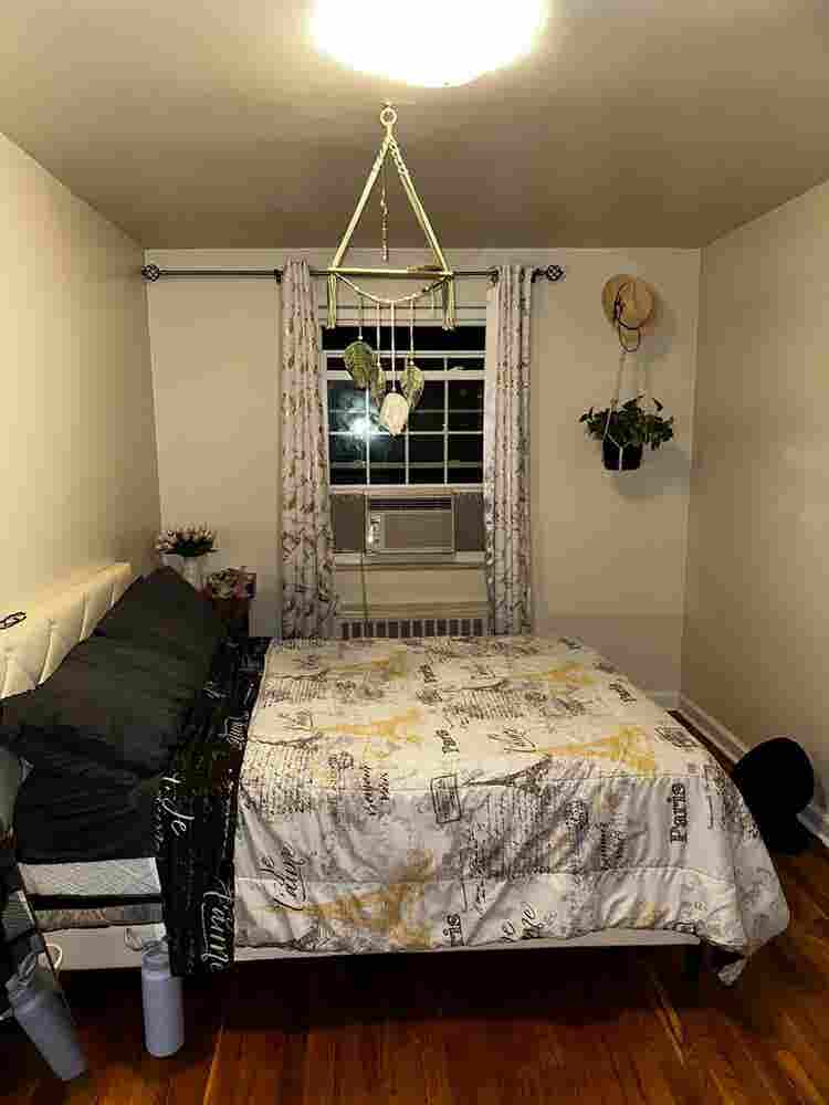 Furnished Big room near the 2 train