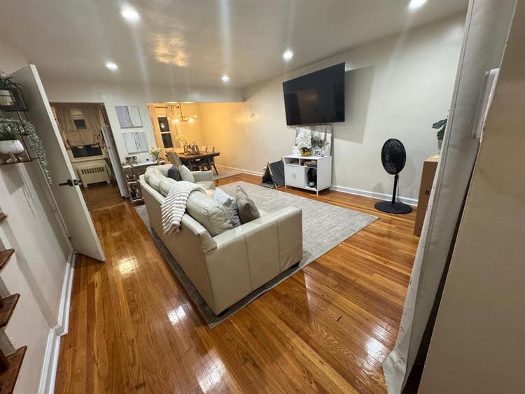 Furnished Big room near the 2 train