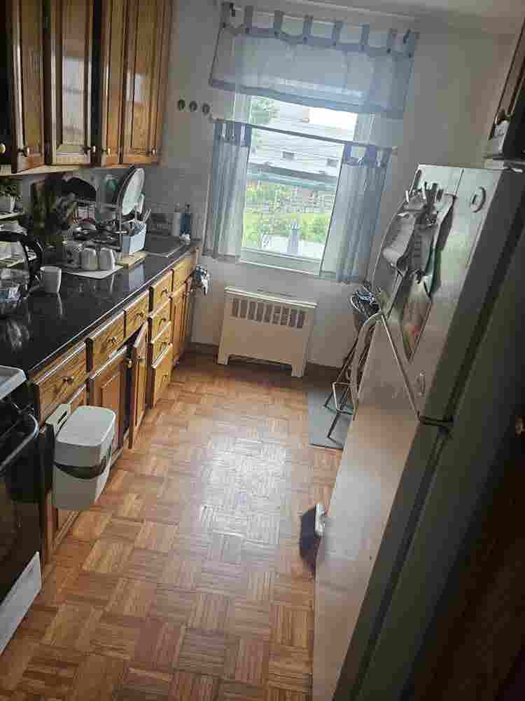 Furnished Big room near the 2 train