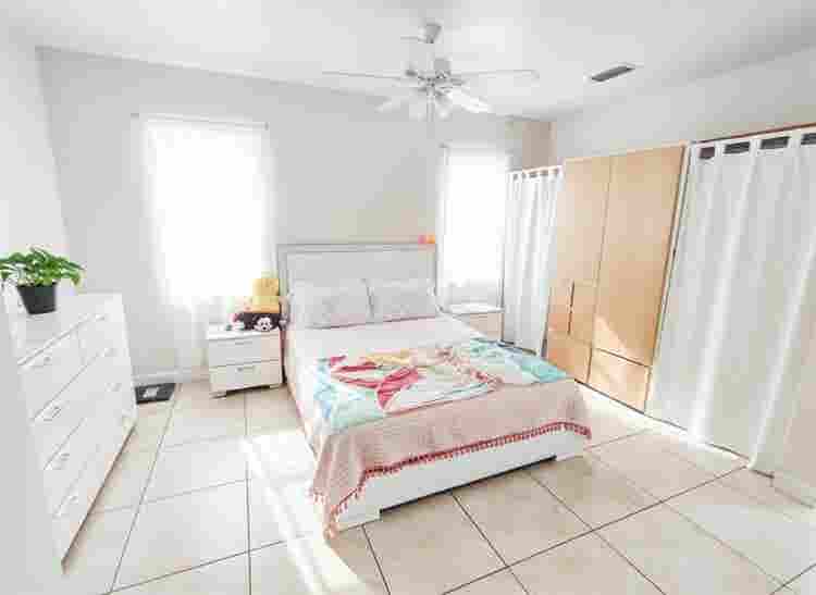 Home in Hollywood Little Ranches