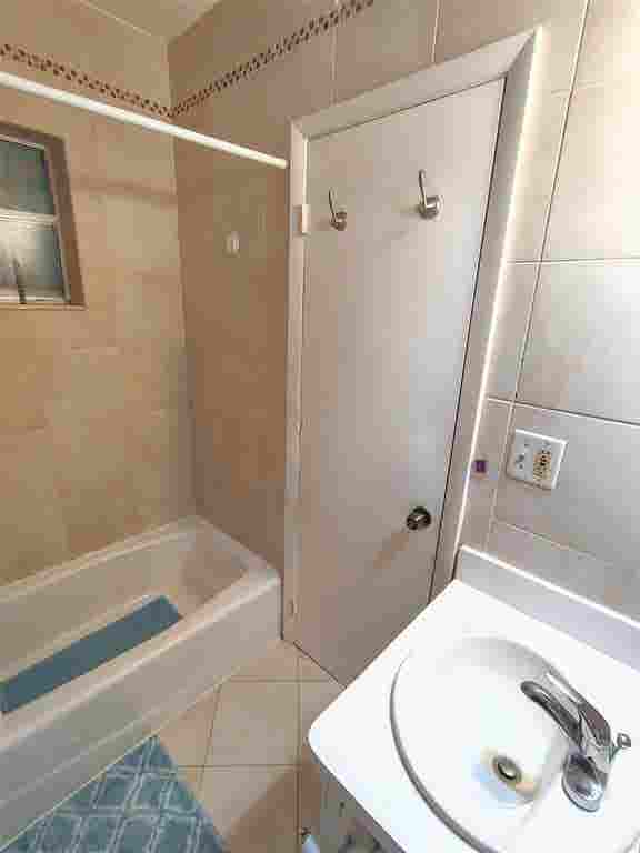 Home in Hollywood Little Ranches