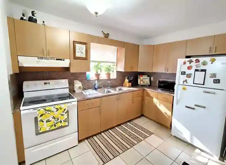 Home in Hollywood Little Ranches