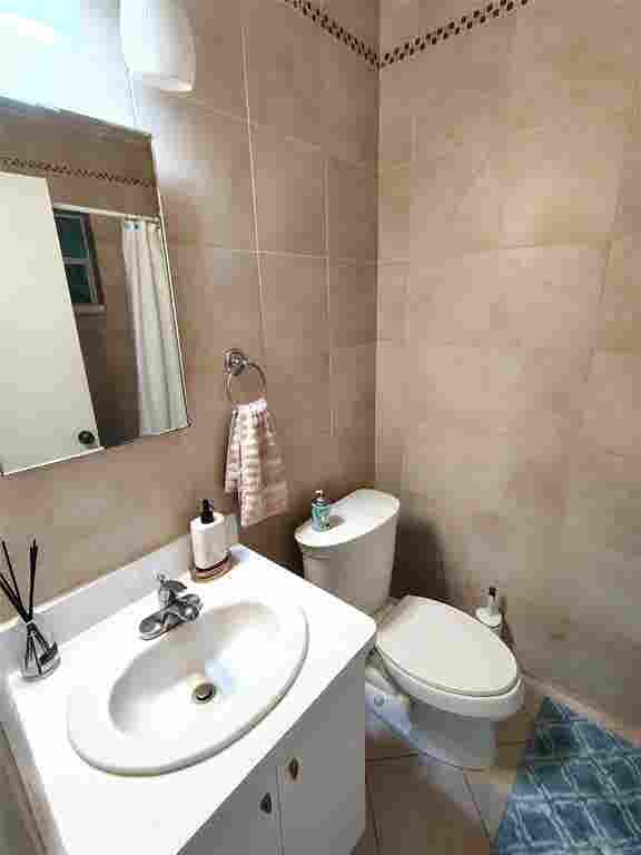 Home in Hollywood Little Ranches