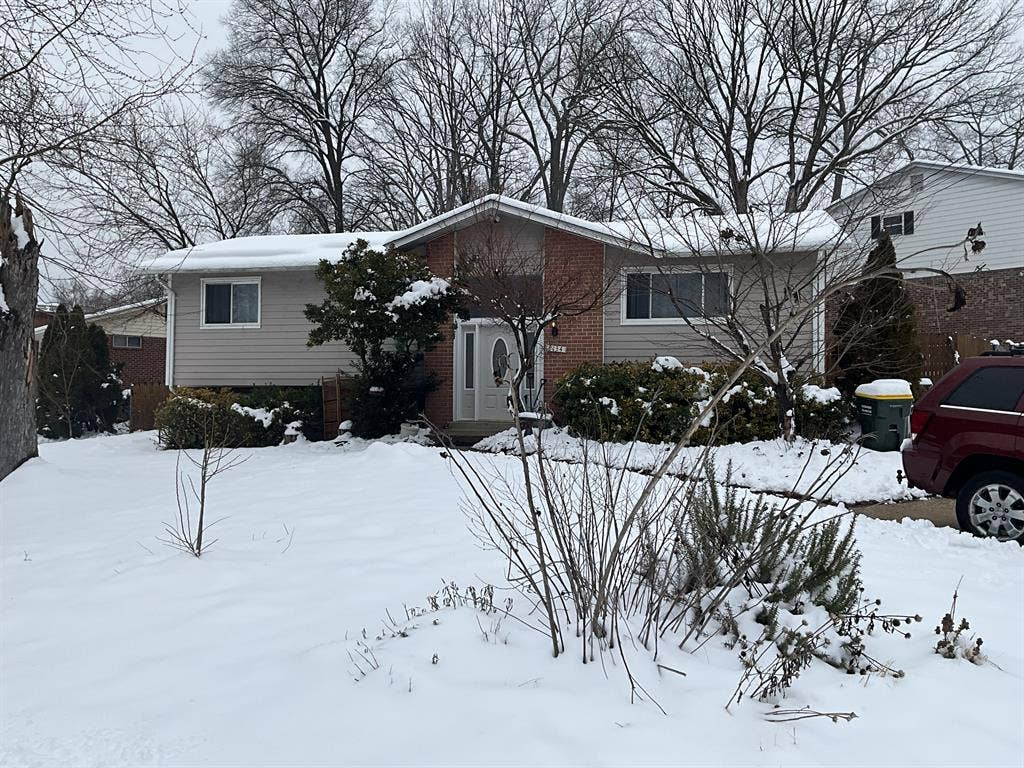 2 Person Bedroom Available in Nov.