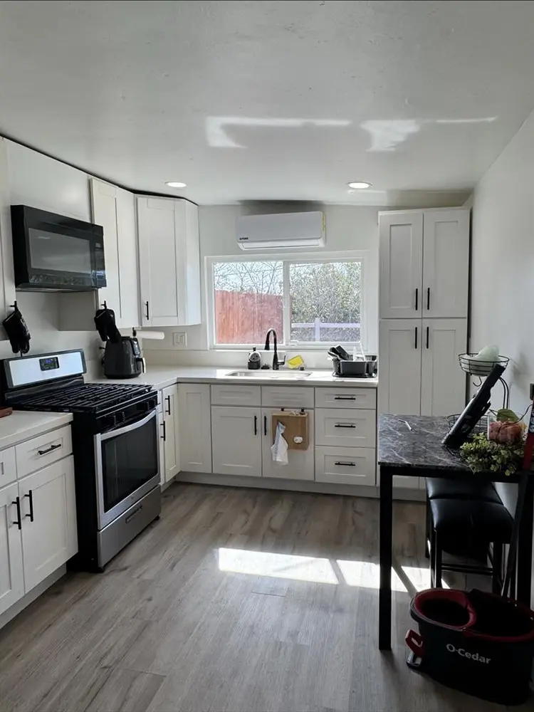 Fully furnished room for rent !