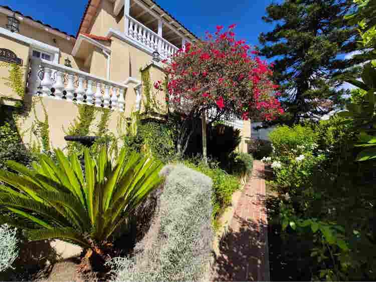 Seeking roommate - 
Hollywood Hills