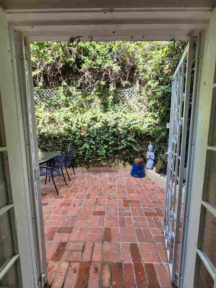 Seeking roommate - 
Hollywood Hills