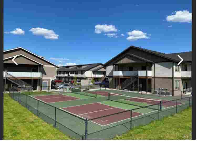 Looking for F-Roommate Oct-Feb