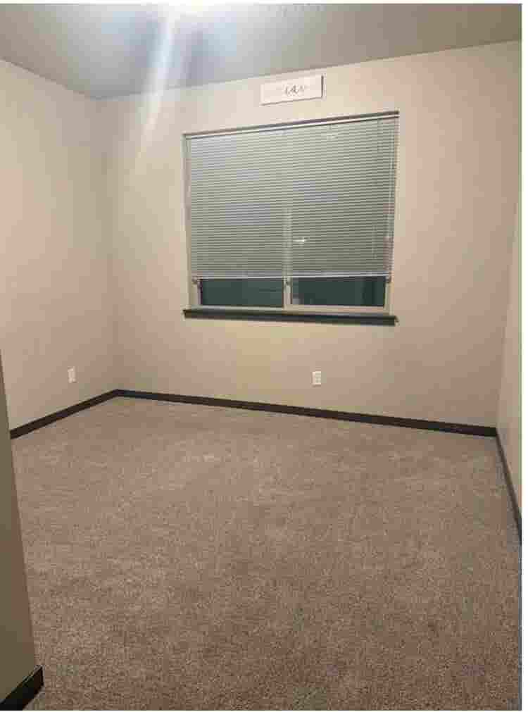 Looking for F-Roommate Oct-Feb