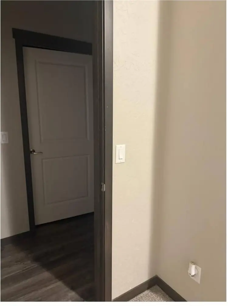 Looking for F-Roommate Oct-Feb