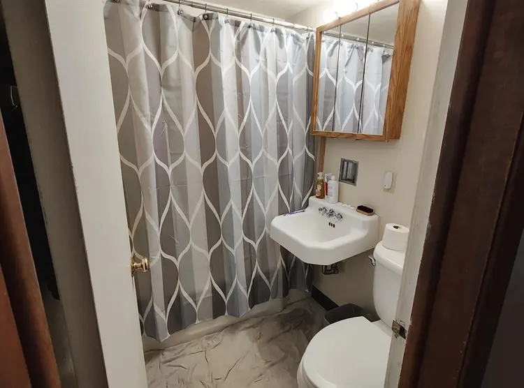 Bath, 1 Office, Kitchen