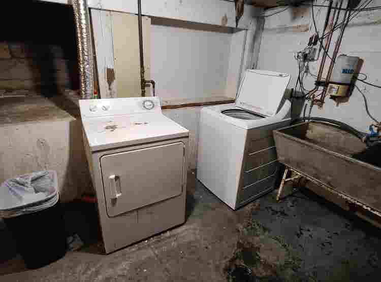 Bath, 1 Office, Kitchen