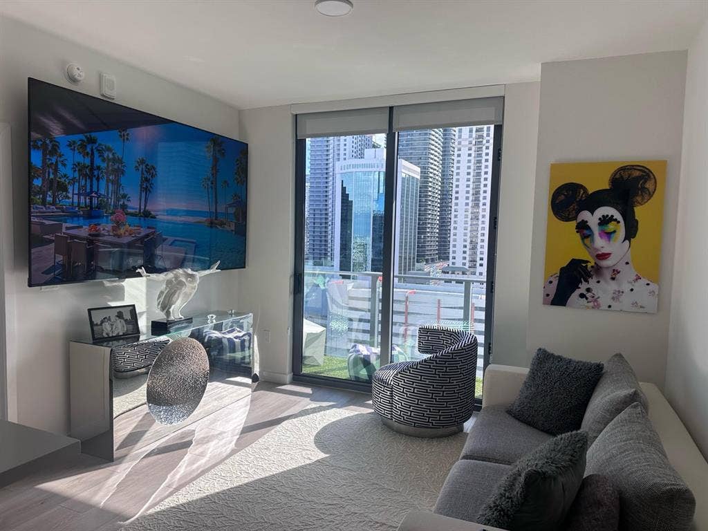 Room At Brickell  amenities 
incluid