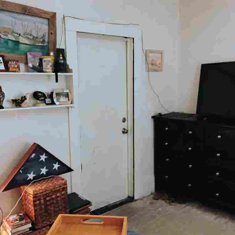 Room and bathroom has iown entrance