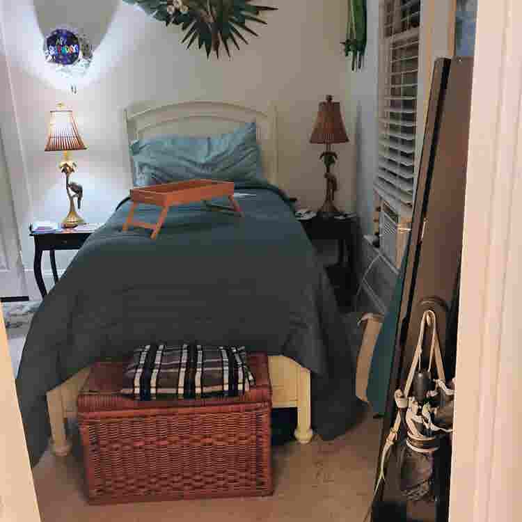 Room and bathroom has iown entrance