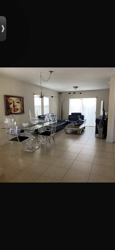 Looking for Roommate (female)