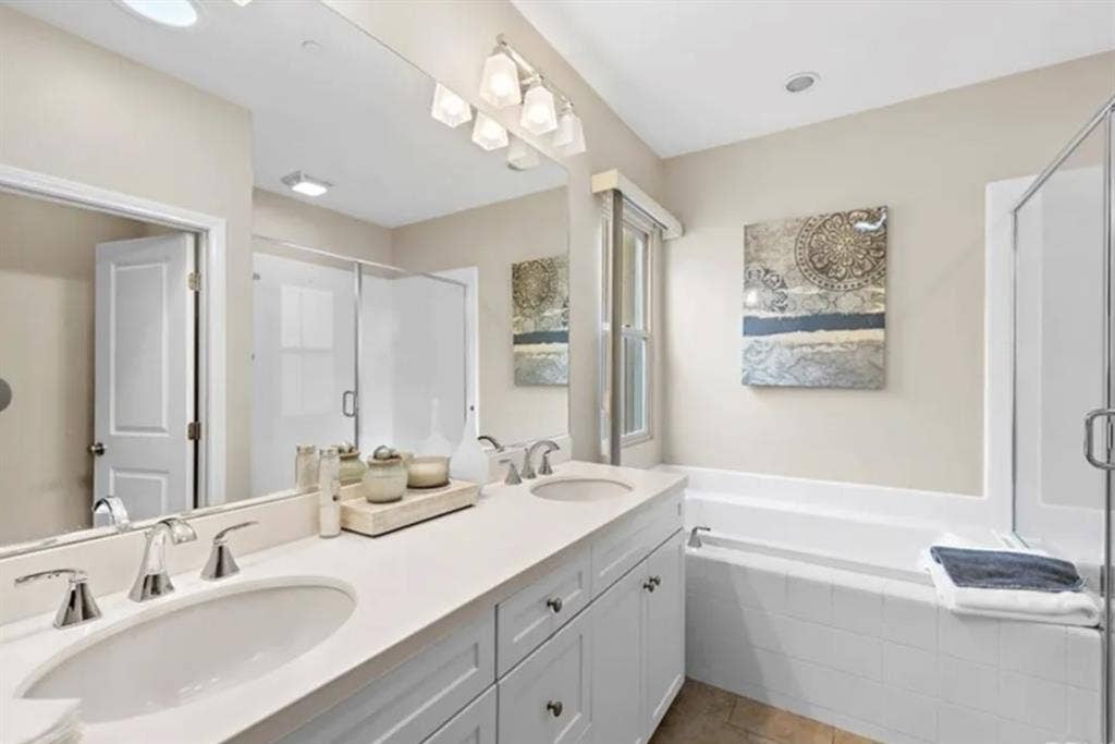 Furnished Room w/ Ensuite Bath