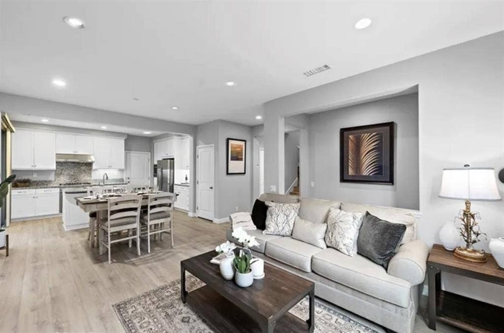 Furnished Room w/ Ensuite Bath