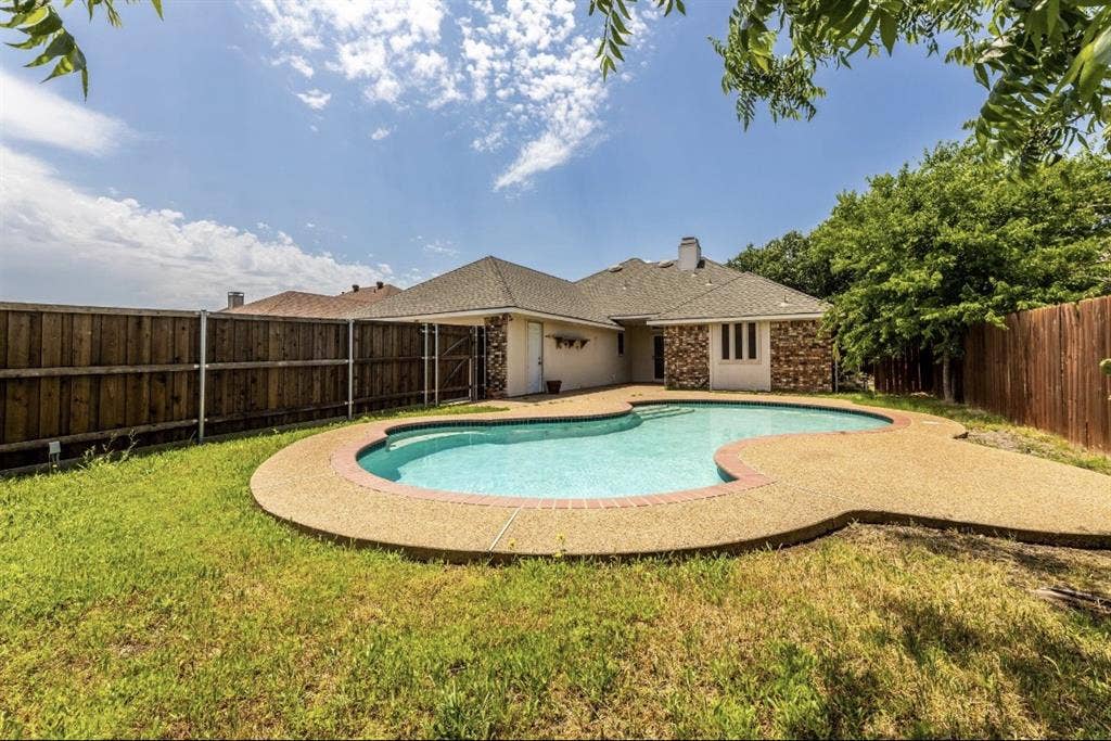 One Bedroom AVAILABLE!