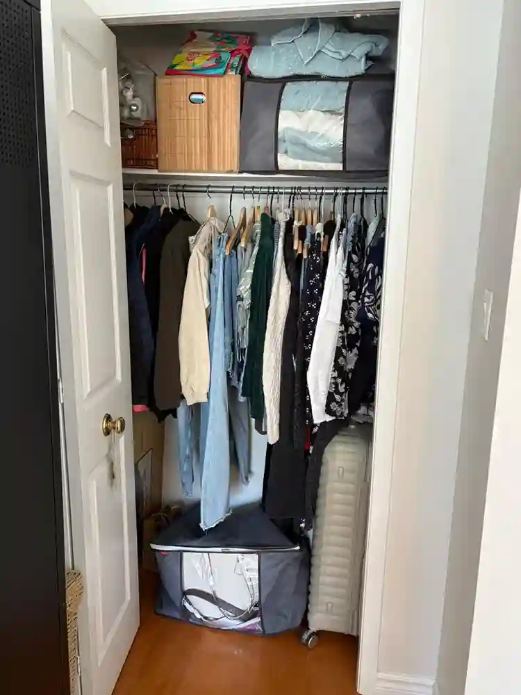 Room for rent is available