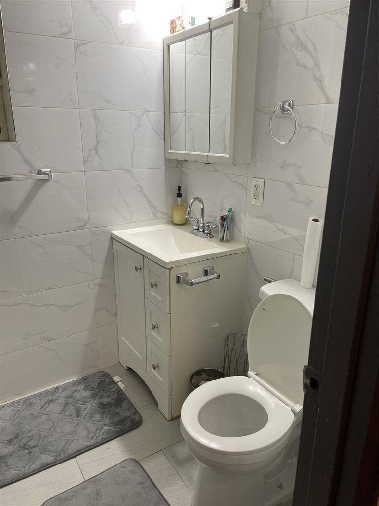 Looking clean roommate