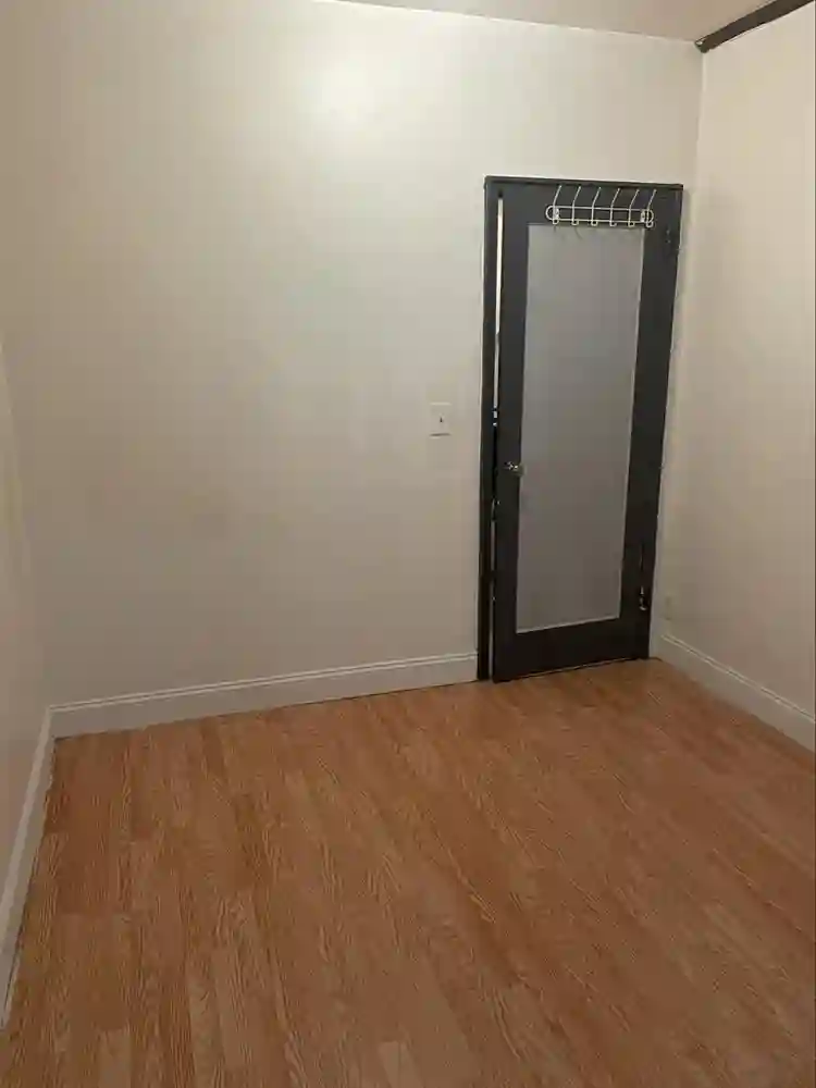 Looking clean roommate