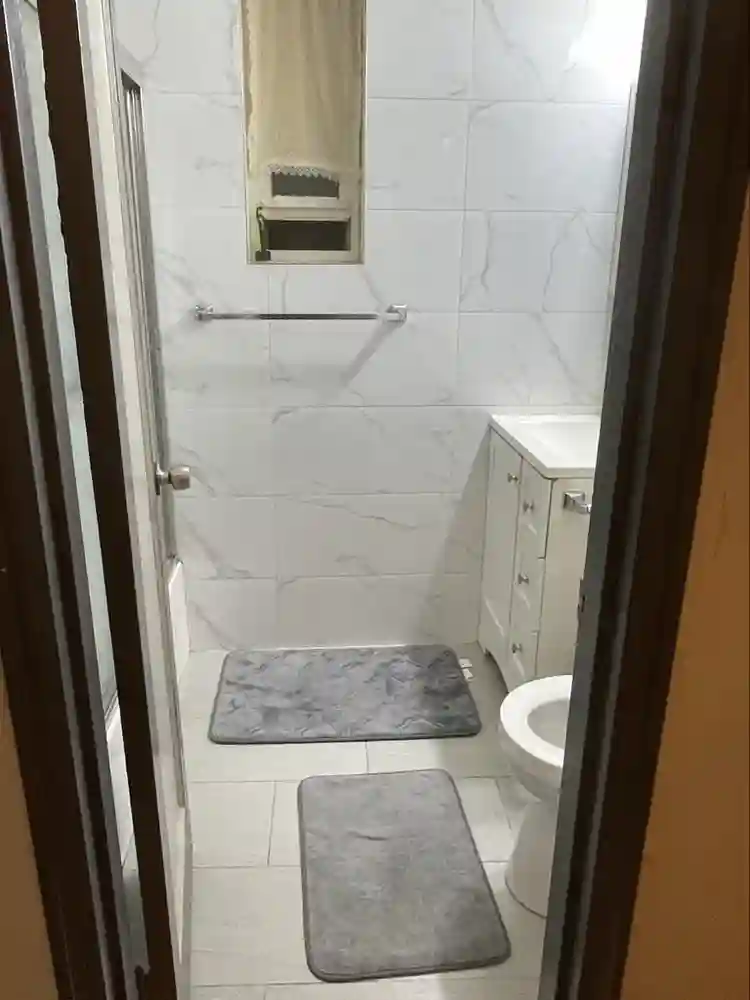 Looking clean roommate