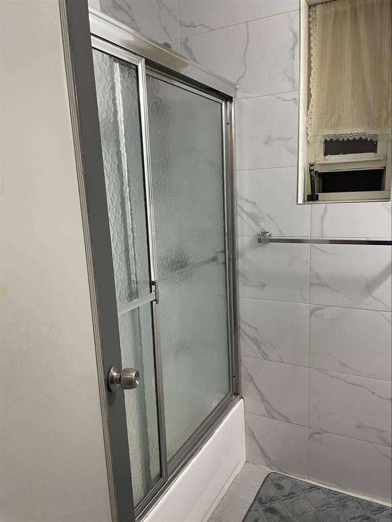 Looking clean roommate