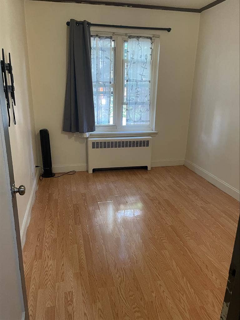 Looking clean roommate