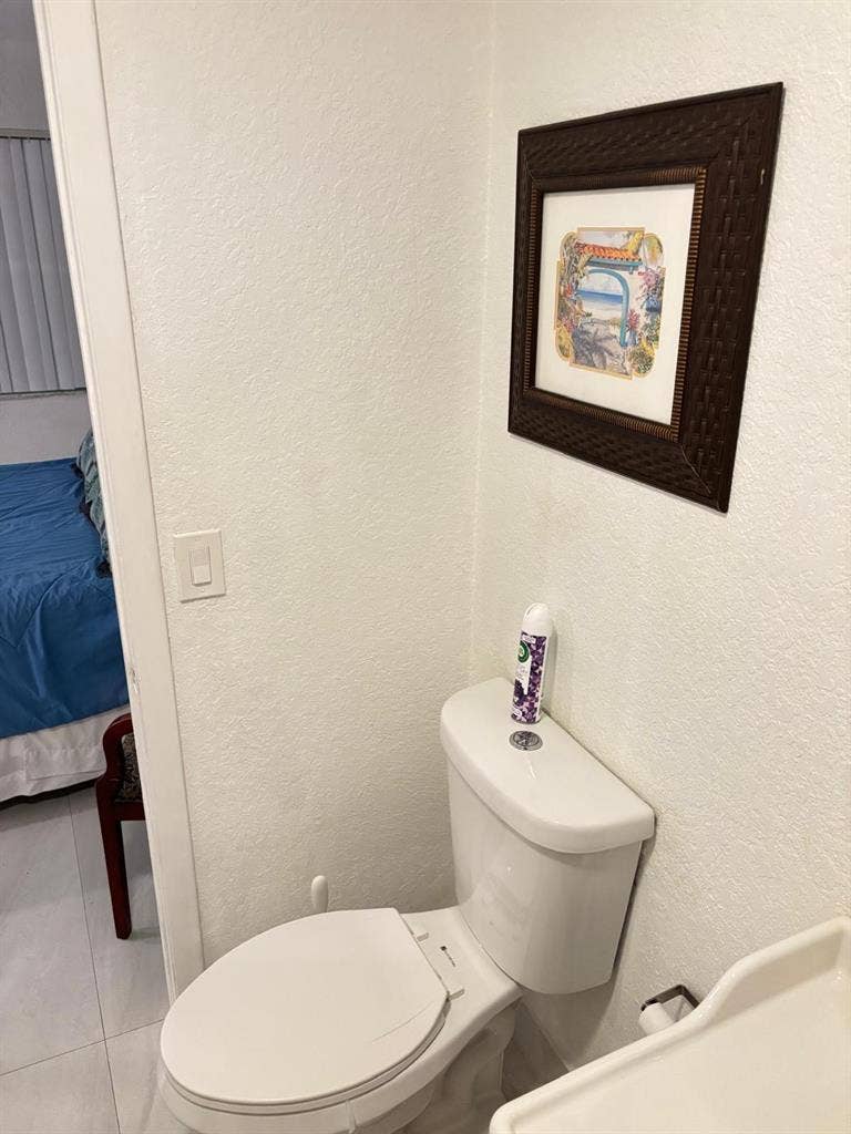 One room with a queen size bed