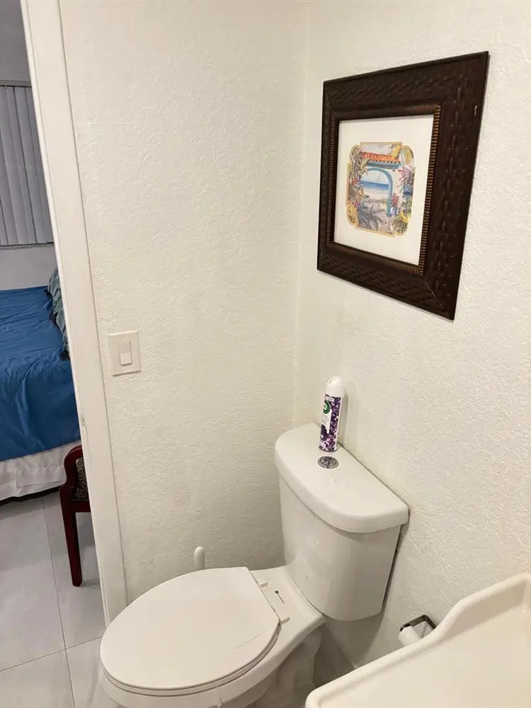 One room with a queen size bed